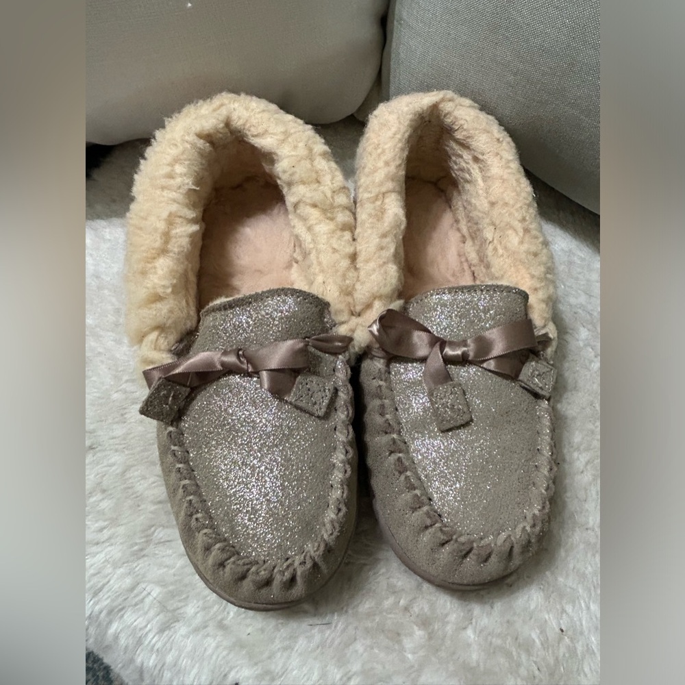 Bear paw women’s slipper moccasins size 8 wool lined suede beige/gold glitter